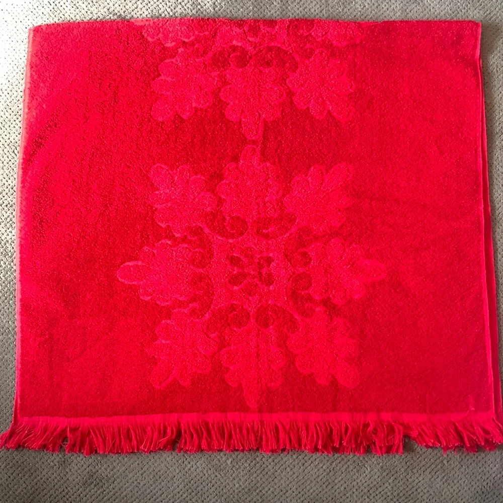 Vintage Red Raspberry Cannon Royal Family Fringe Bath Towel USA Jacquard